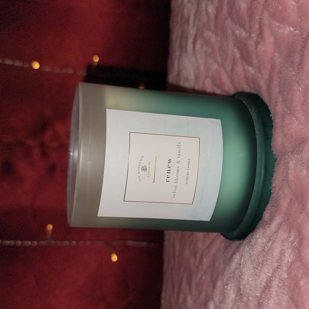 Blue velvet blooms & vanilla candle